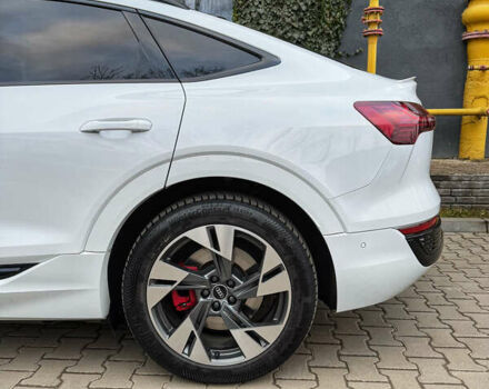 Белый Ауди Q8 Sportback e-tron, объемом двигателя 0 л и пробегом 61 тыс. км за 61000 $, фото 3 на Automoto.ua