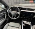 Білий Ауді Q8 Sportback e-tron, об'ємом двигуна 0 л та пробігом 45 тис. км за 57900 $, фото 20 на Automoto.ua