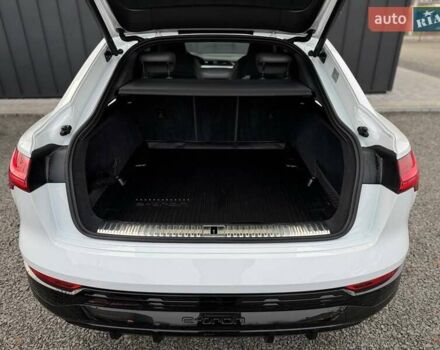 Білий Ауді Q8 Sportback e-tron, об'ємом двигуна 0 л та пробігом 45 тис. км за 57900 $, фото 34 на Automoto.ua