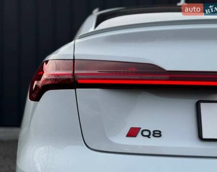 Білий Ауді Q8 Sportback e-tron, об'ємом двигуна 0 л та пробігом 45 тис. км за 57900 $, фото 10 на Automoto.ua