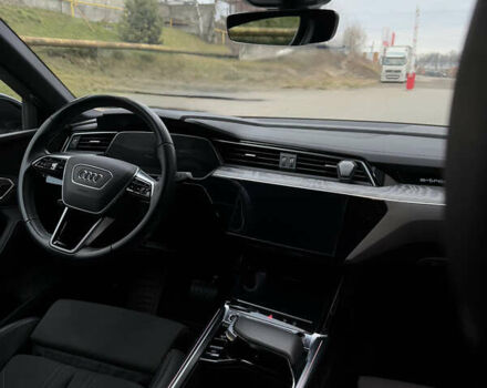 Белый Ауди Q8 Sportback e-tron, объемом двигателя 0 л и пробегом 61 тыс. км за 61000 $, фото 13 на Automoto.ua