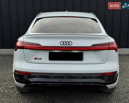 Білий Ауді Q8 Sportback e-tron, об'ємом двигуна 0 л та пробігом 45 тис. км за 57900 $, фото 7 на Automoto.ua