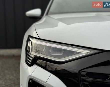Білий Ауді Q8 Sportback e-tron, об'ємом двигуна 0 л та пробігом 45 тис. км за 57900 $, фото 3 на Automoto.ua