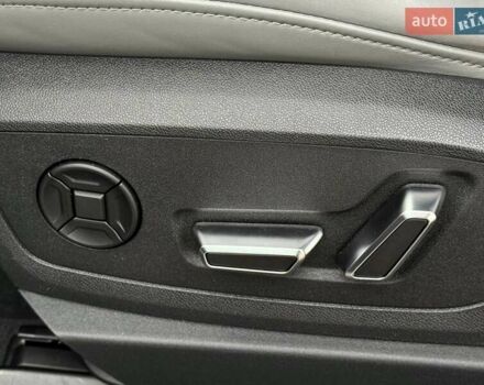 Білий Ауді Q8 Sportback e-tron, об'ємом двигуна 0 л та пробігом 45 тис. км за 57900 $, фото 18 на Automoto.ua