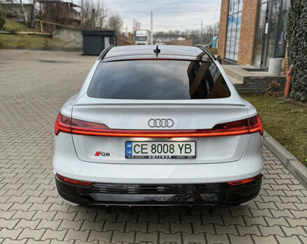 Белый Ауди Q8 Sportback e-tron, объемом двигателя 0 л и пробегом 61 тыс. км за 61000 $, фото 16 на Automoto.ua