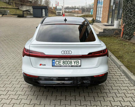 Белый Ауди Q8 Sportback e-tron, объемом двигателя 0 л и пробегом 61 тыс. км за 61000 $, фото 5 на Automoto.ua
