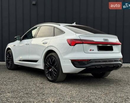 Білий Ауді Q8 Sportback e-tron, об'ємом двигуна 0 л та пробігом 45 тис. км за 57900 $, фото 6 на Automoto.ua