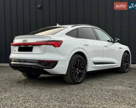 Білий Ауді Q8 Sportback e-tron, об'ємом двигуна 0 л та пробігом 45 тис. км за 57900 $, фото 8 на Automoto.ua