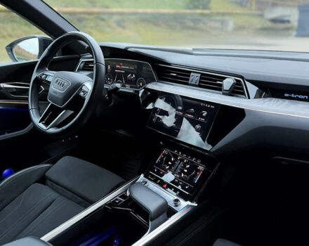 Белый Ауди Q8 Sportback e-tron, объемом двигателя 0 л и пробегом 61 тыс. км за 61000 $, фото 27 на Automoto.ua