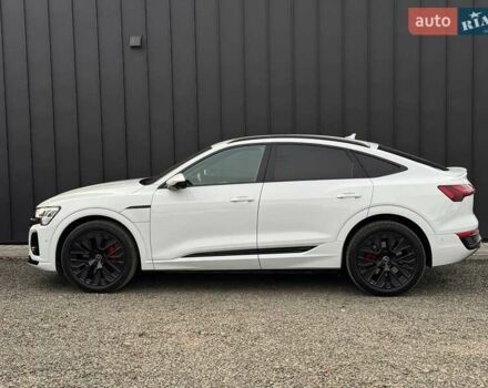 Білий Ауді Q8 Sportback e-tron, об'ємом двигуна 0 л та пробігом 45 тис. км за 57900 $, фото 5 на Automoto.ua