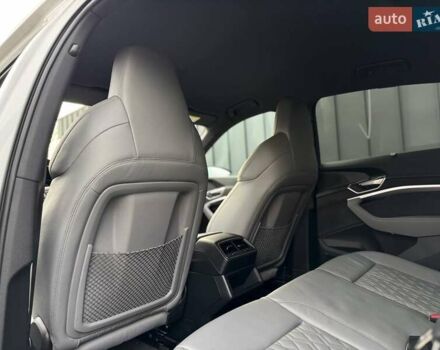 Білий Ауді Q8 Sportback e-tron, об'ємом двигуна 0 л та пробігом 45 тис. км за 57900 $, фото 29 на Automoto.ua