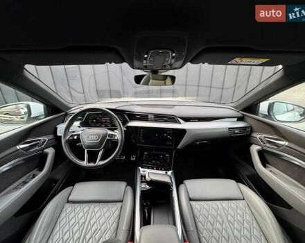 Білий Ауді Q8 Sportback e-tron, об'ємом двигуна 0 л та пробігом 45 тис. км за 57900 $, фото 16 на Automoto.ua