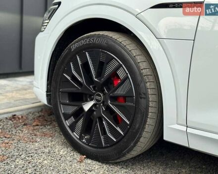 Білий Ауді Q8 Sportback e-tron, об'ємом двигуна 0 л та пробігом 45 тис. км за 57900 $, фото 11 на Automoto.ua