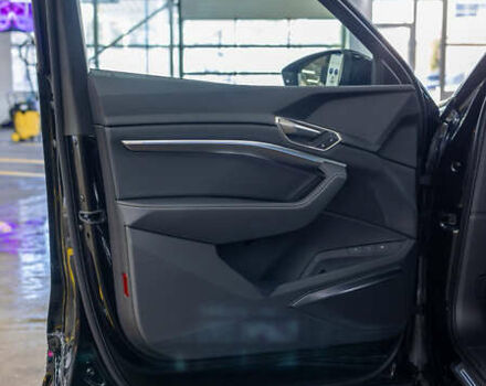 Черный Ауди Q8 Sportback e-tron, объемом двигателя 0 л и пробегом 24 тыс. км за 69800 $, фото 11 на Automoto.ua