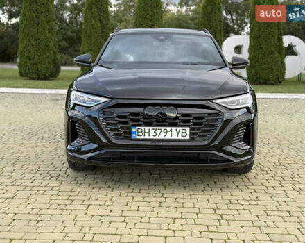 Чорний Ауді Q8 Sportback e-tron, об'ємом двигуна 0 л та пробігом 42 тис. км за 49800 $, фото 2 на Automoto.ua