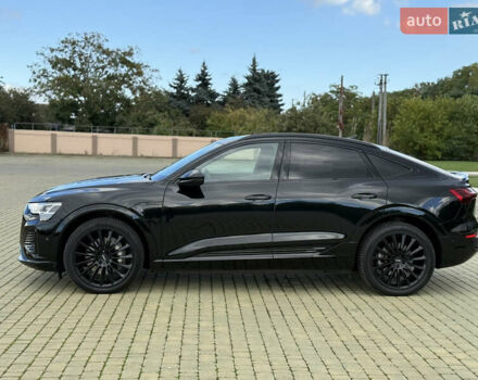 Чорний Ауді Q8 Sportback e-tron, об'ємом двигуна 0 л та пробігом 42 тис. км за 49800 $, фото 4 на Automoto.ua