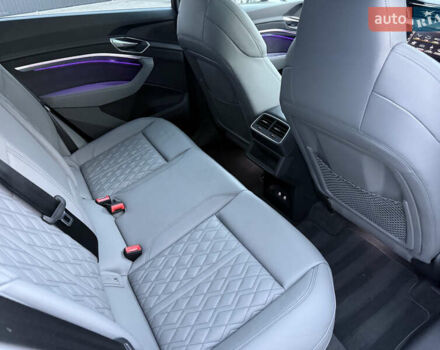 Черный Ауди Q8 Sportback e-tron, объемом двигателя 0 л и пробегом 28 тыс. км за 64999 $, фото 30 на Automoto.ua