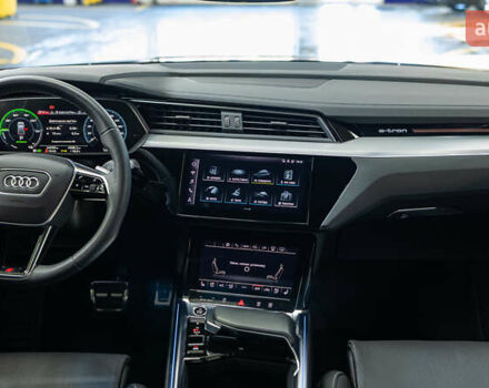 Черный Ауди Q8 Sportback e-tron, объемом двигателя 0 л и пробегом 24 тыс. км за 69800 $, фото 27 на Automoto.ua