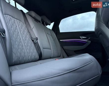 Черный Ауди Q8 Sportback e-tron, объемом двигателя 0 л и пробегом 28 тыс. км за 64999 $, фото 32 на Automoto.ua