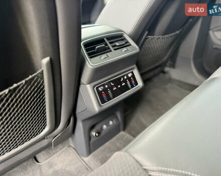 Чорний Ауді Q8 Sportback e-tron, об'ємом двигуна 0 л та пробігом 42 тис. км за 49800 $, фото 16 на Automoto.ua