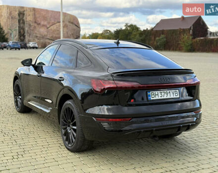 Чорний Ауді Q8 Sportback e-tron, об'ємом двигуна 0 л та пробігом 42 тис. км за 49800 $, фото 6 на Automoto.ua