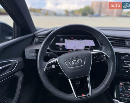Чорний Ауді Q8 Sportback e-tron, об'ємом двигуна 0 л та пробігом 42 тис. км за 49800 $, фото 19 на Automoto.ua
