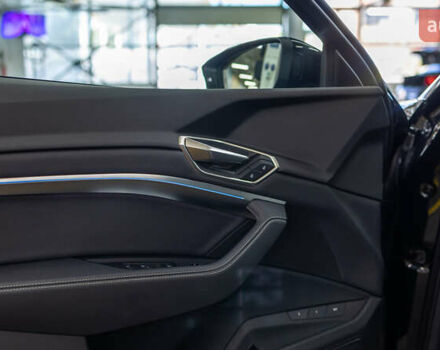 Черный Ауди Q8 Sportback e-tron, объемом двигателя 0 л и пробегом 24 тыс. км за 69800 $, фото 12 на Automoto.ua