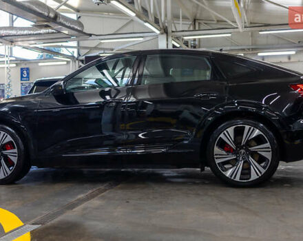 Черный Ауди Q8 Sportback e-tron, объемом двигателя 0 л и пробегом 24 тыс. км за 69800 $, фото 5 на Automoto.ua
