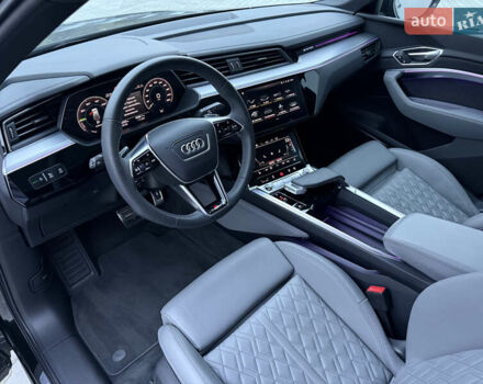 Черный Ауди Q8 Sportback e-tron, объемом двигателя 0 л и пробегом 28 тыс. км за 64999 $, фото 8 на Automoto.ua