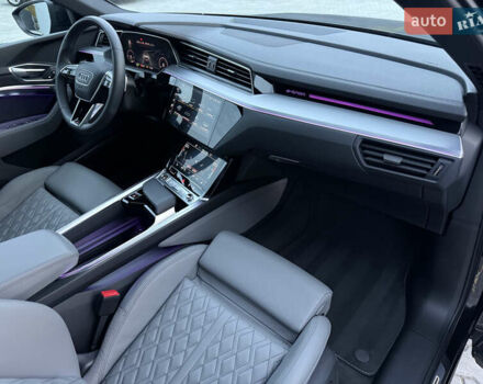 Черный Ауди Q8 Sportback e-tron, объемом двигателя 0 л и пробегом 28 тыс. км за 64999 $, фото 33 на Automoto.ua