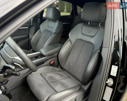 Чорний Ауді Q8 Sportback e-tron, об'ємом двигуна 0 л та пробігом 42 тис. км за 49800 $, фото 12 на Automoto.ua