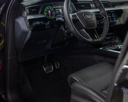 Черный Ауди Q8 Sportback e-tron, объемом двигателя 0 л и пробегом 24 тыс. км за 69800 $, фото 16 на Automoto.ua