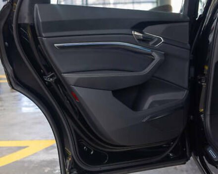 Черный Ауди Q8 Sportback e-tron, объемом двигателя 0 л и пробегом 24 тыс. км за 69800 $, фото 18 на Automoto.ua