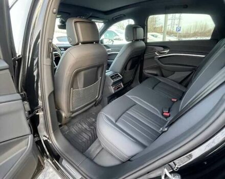 Черный Ауди Q8 Sportback e-tron, объемом двигателя 0 л и пробегом 12 тыс. км за 49100 $, фото 27 на Automoto.ua