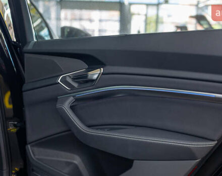 Черный Ауди Q8 Sportback e-tron, объемом двигателя 0 л и пробегом 24 тыс. км за 69800 $, фото 25 на Automoto.ua