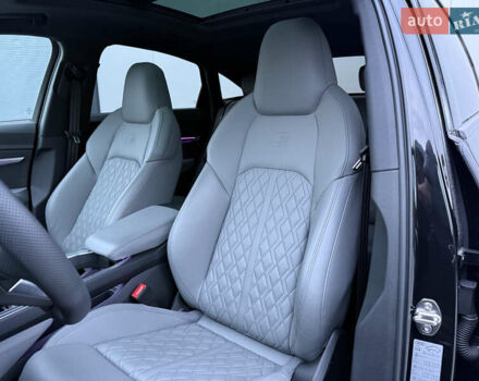 Черный Ауди Q8 Sportback e-tron, объемом двигателя 0 л и пробегом 28 тыс. км за 64999 $, фото 7 на Automoto.ua