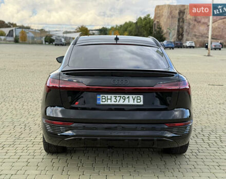 Чорний Ауді Q8 Sportback e-tron, об'ємом двигуна 0 л та пробігом 42 тис. км за 49800 $, фото 7 на Automoto.ua