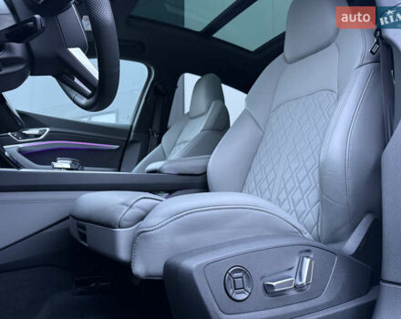 Черный Ауди Q8 Sportback e-tron, объемом двигателя 0 л и пробегом 28 тыс. км за 64999 $, фото 9 на Automoto.ua