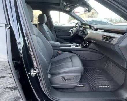 Черный Ауди Q8 Sportback e-tron, объемом двигателя 0 л и пробегом 12 тыс. км за 49100 $, фото 32 на Automoto.ua