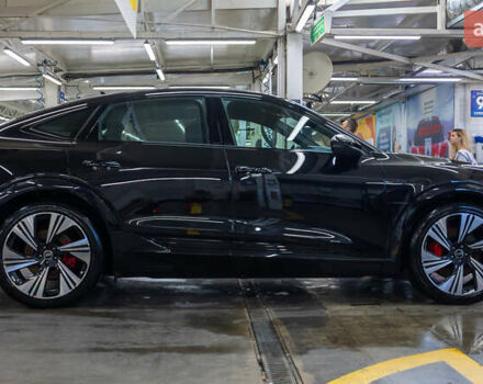 Черный Ауди Q8 Sportback e-tron, объемом двигателя 0 л и пробегом 24 тыс. км за 69800 $, фото 7 на Automoto.ua