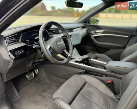 Чорний Ауді Q8 Sportback e-tron, об'ємом двигуна 0 л та пробігом 42 тис. км за 49800 $, фото 13 на Automoto.ua