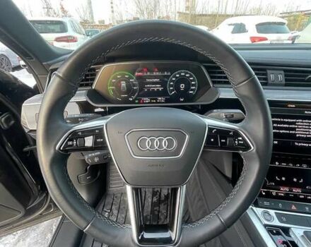 Черный Ауди Q8 Sportback e-tron, объемом двигателя 0 л и пробегом 12 тыс. км за 49100 $, фото 16 на Automoto.ua