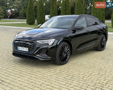 Чорний Ауді Q8 Sportback e-tron, об'ємом двигуна 0 л та пробігом 42 тис. км за 49800 $, фото 3 на Automoto.ua