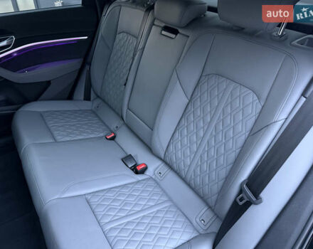 Черный Ауди Q8 Sportback e-tron, объемом двигателя 0 л и пробегом 28 тыс. км за 64999 $, фото 27 на Automoto.ua