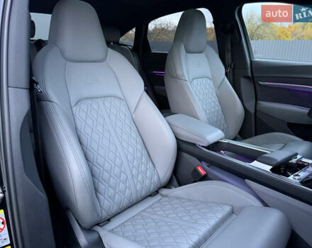 Черный Ауди Q8 Sportback e-tron, объемом двигателя 0 л и пробегом 28 тыс. км за 64999 $, фото 35 на Automoto.ua