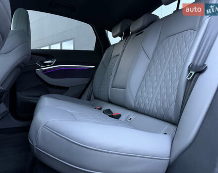 Черный Ауди Q8 Sportback e-tron, объемом двигателя 0 л и пробегом 28 тыс. км за 64999 $, фото 29 на Automoto.ua