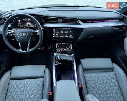 Черный Ауди Q8 Sportback e-tron, объемом двигателя 0 л и пробегом 28 тыс. км за 64999 $, фото 6 на Automoto.ua