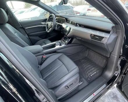 Черный Ауди Q8 Sportback e-tron, объемом двигателя 0 л и пробегом 12 тыс. км за 49100 $, фото 33 на Automoto.ua