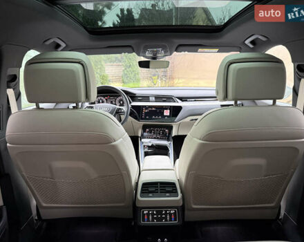 Чорний Ауді Q8 Sportback e-tron, об'ємом двигуна 0 л та пробігом 62 тис. км за 58000 $, фото 105 на Automoto.ua