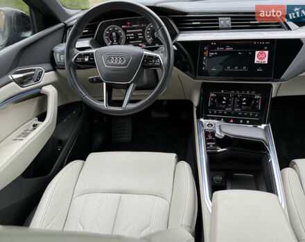 Чорний Ауді Q8 Sportback e-tron, об'ємом двигуна 0 л та пробігом 62 тис. км за 58000 $, фото 76 на Automoto.ua